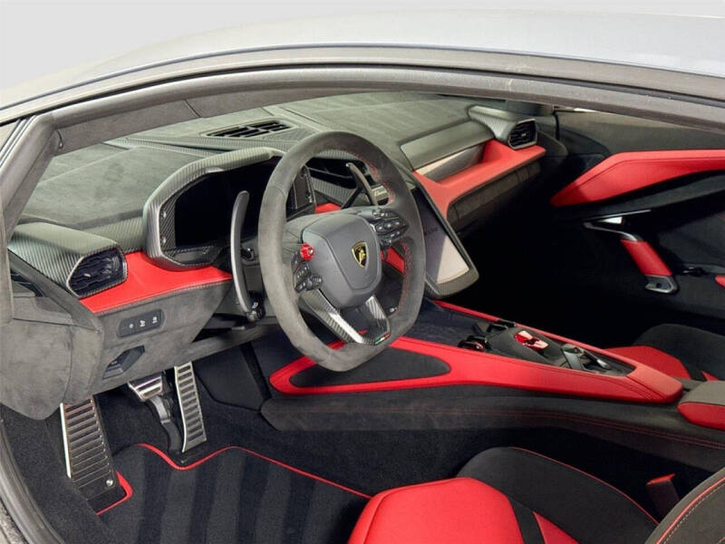 2025 Lamborghini Revuelto
