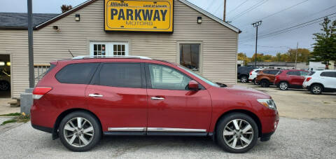 2015 Nissan Pathfinder for sale at Parkway Motors in Springfield IL