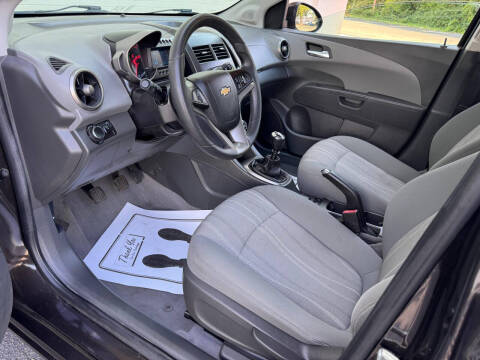 2013 Chevrolet Sonic LT Manual