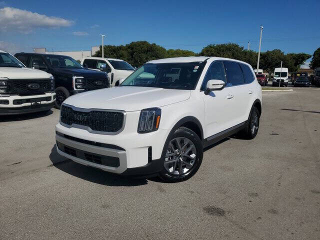Off white 2024 Kia Telluride LX LX 4dr SUV 31