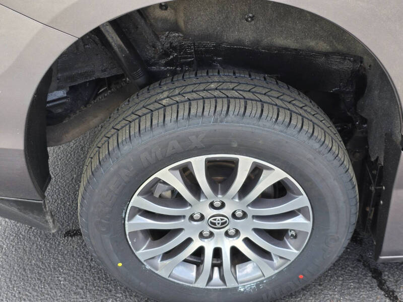 2020 Toyota Sienna XLE Premium 8-Passenger