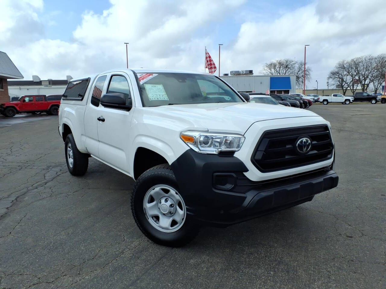 White 2022 Toyota Tacoma SR5 4x2 SR5 4dr Access Cab 6.1 ft LB 2