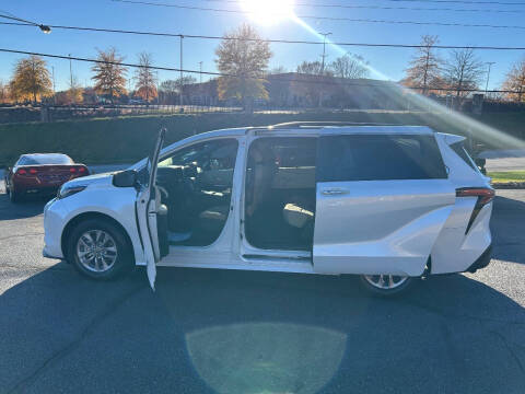 2022 Toyota Sienna XLE 8-Passenger