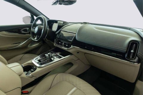 2025 Aston Martin DBX 707