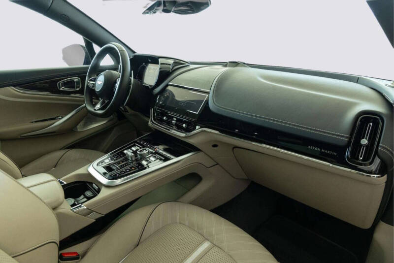 2025 Aston Martin DBX 707