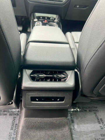 2025 Audi Q6 e-tron quattro Premium Plus