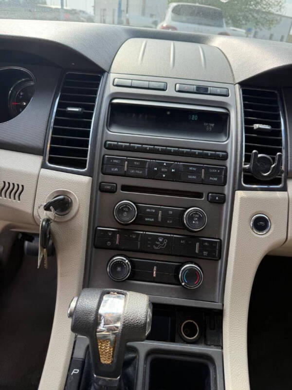 2010 Ford Taurus SE