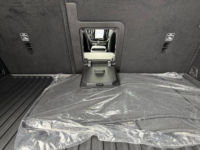 2024 Volvo XC60 B5 Core Dark Theme