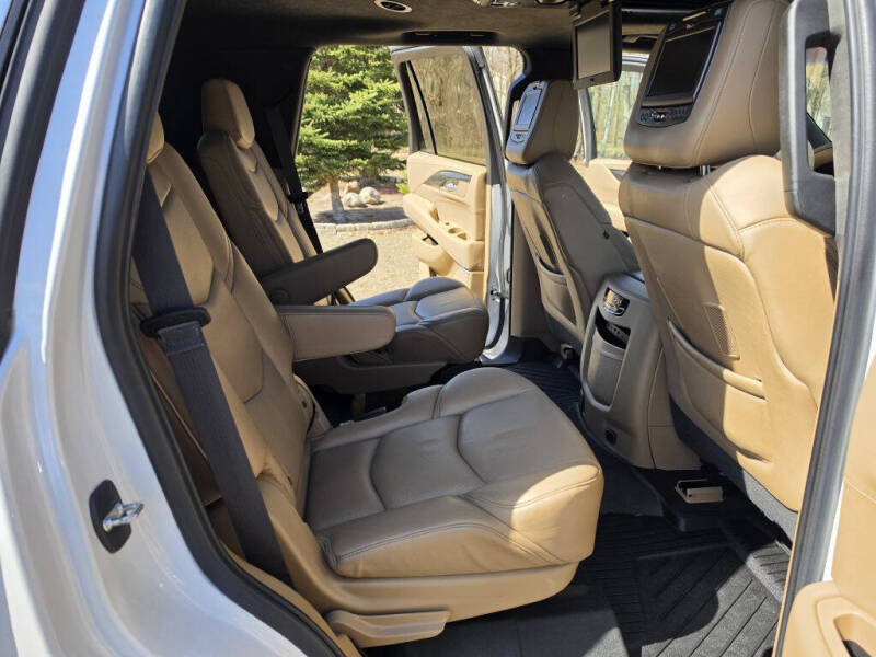 2019 Cadillac Escalade Platinum