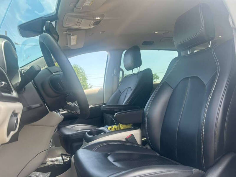 2024 Chrysler Pacifica Touring L