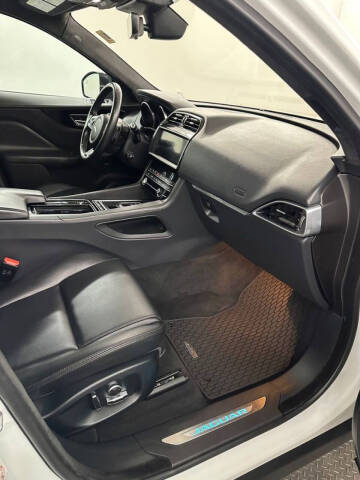 2020 Jaguar F-PACE 25t Premium