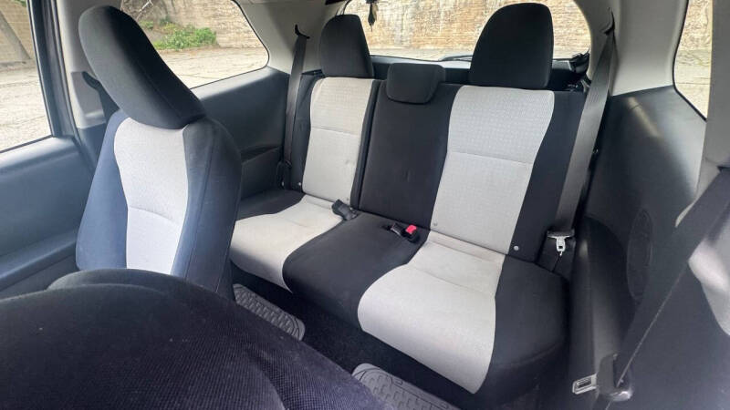 2012 Toyota Yaris 3-Door LE