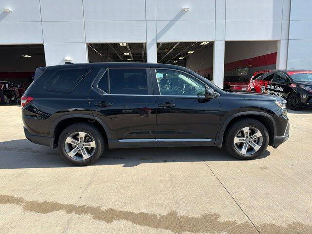 2023 Honda Pilot EX-L w/Rear Captain's Chairs