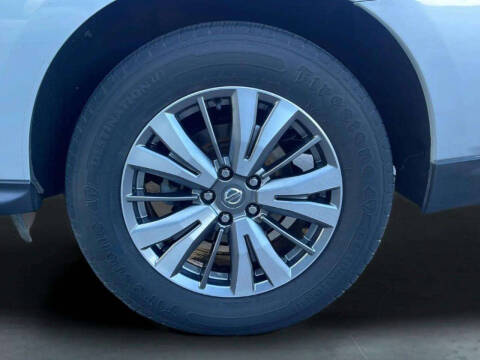 2020 Nissan Pathfinder SV