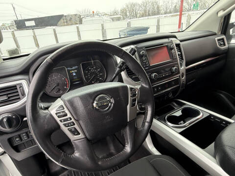 2017 Nissan Titan SV