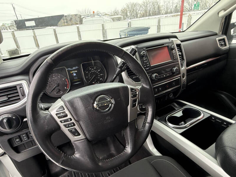 2017 Nissan Titan SV