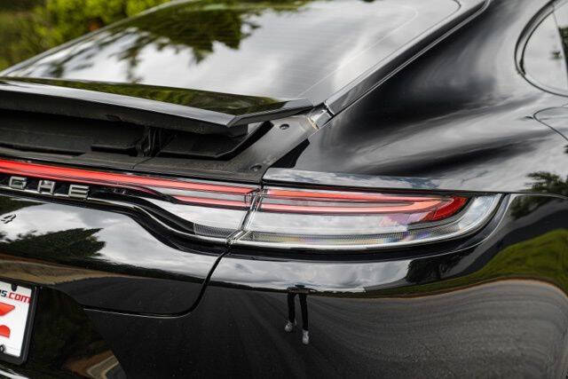 2023 Porsche Panamera 4 Platinum Edition