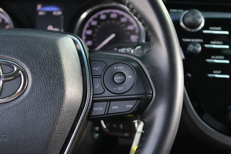 2020 Toyota Camry SE