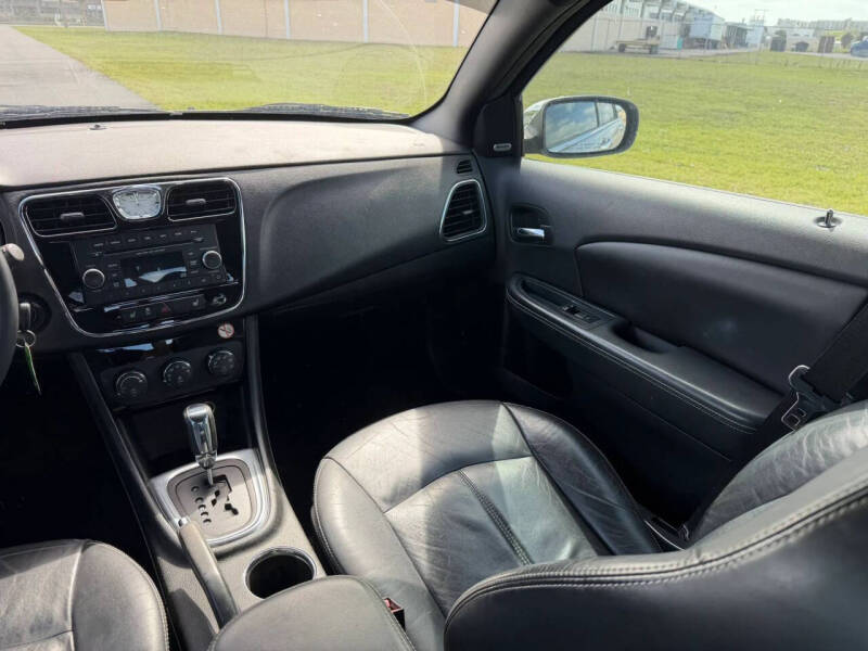 2013 Chrysler 200 Limited