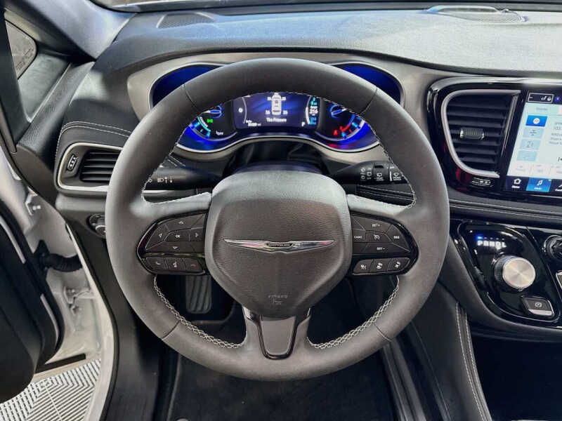 2023 Chrysler Pacifica Plug-In Hybrid Limited