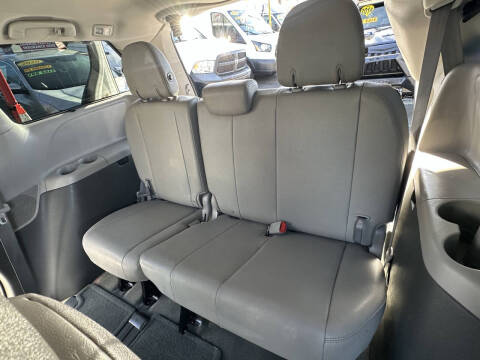 2017 Toyota Sienna XLE Premium 7-Passenger