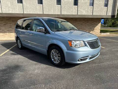 2013 Chrysler Town and Country Touring-L
