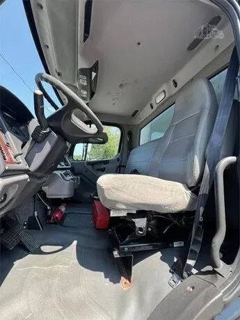 2009 Freightliner M2 106