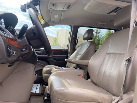 2012 Chrysler Town and Country Touring-L