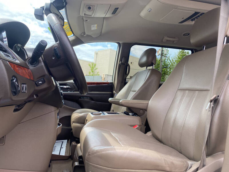 2012 Chrysler Town and Country Touring-L