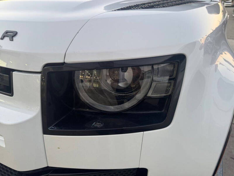 2024 Land Rover Defender 130 P400 X-Dynamic SE