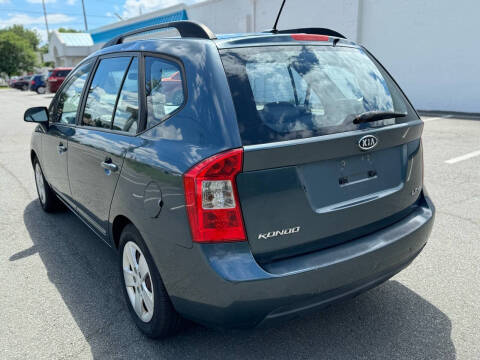 2009 Kia Rondo LX