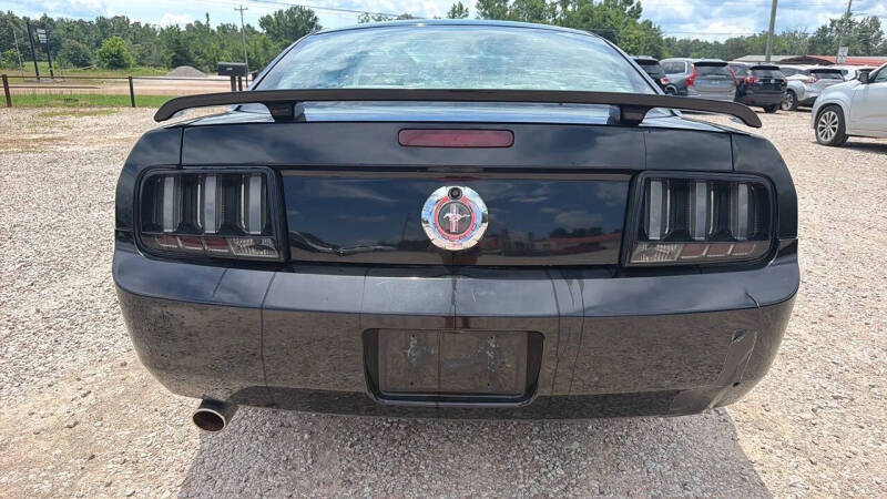 2005 Ford Mustang V6 Deluxe