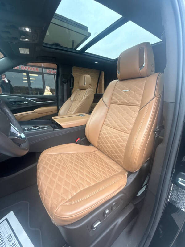 2023 Cadillac Escalade Sport