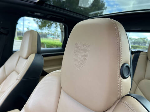 2017 Porsche Cayenne Platinum Edition