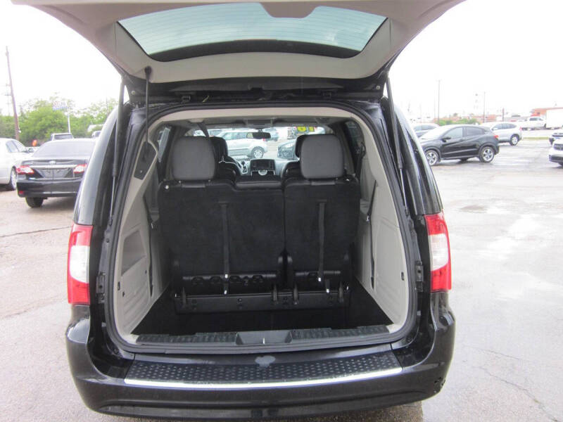 2016 Chrysler Town and Country Touring