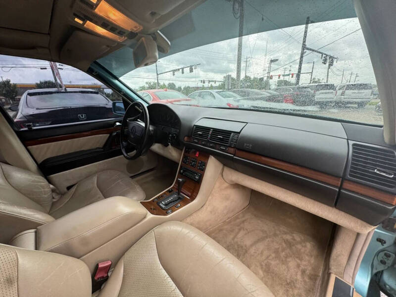 1992 Mercedes-Benz 400-Class 400 SE