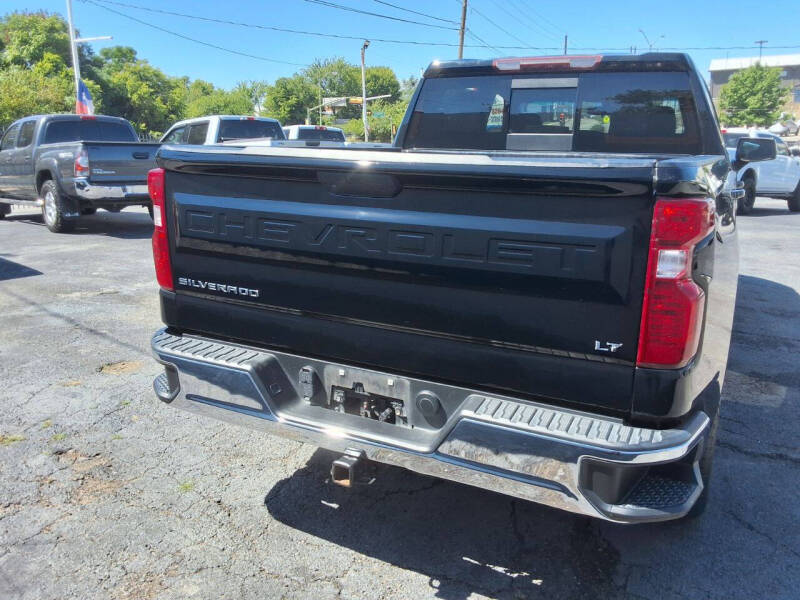 2021 Chevrolet Silverado 1500 LT photo 3