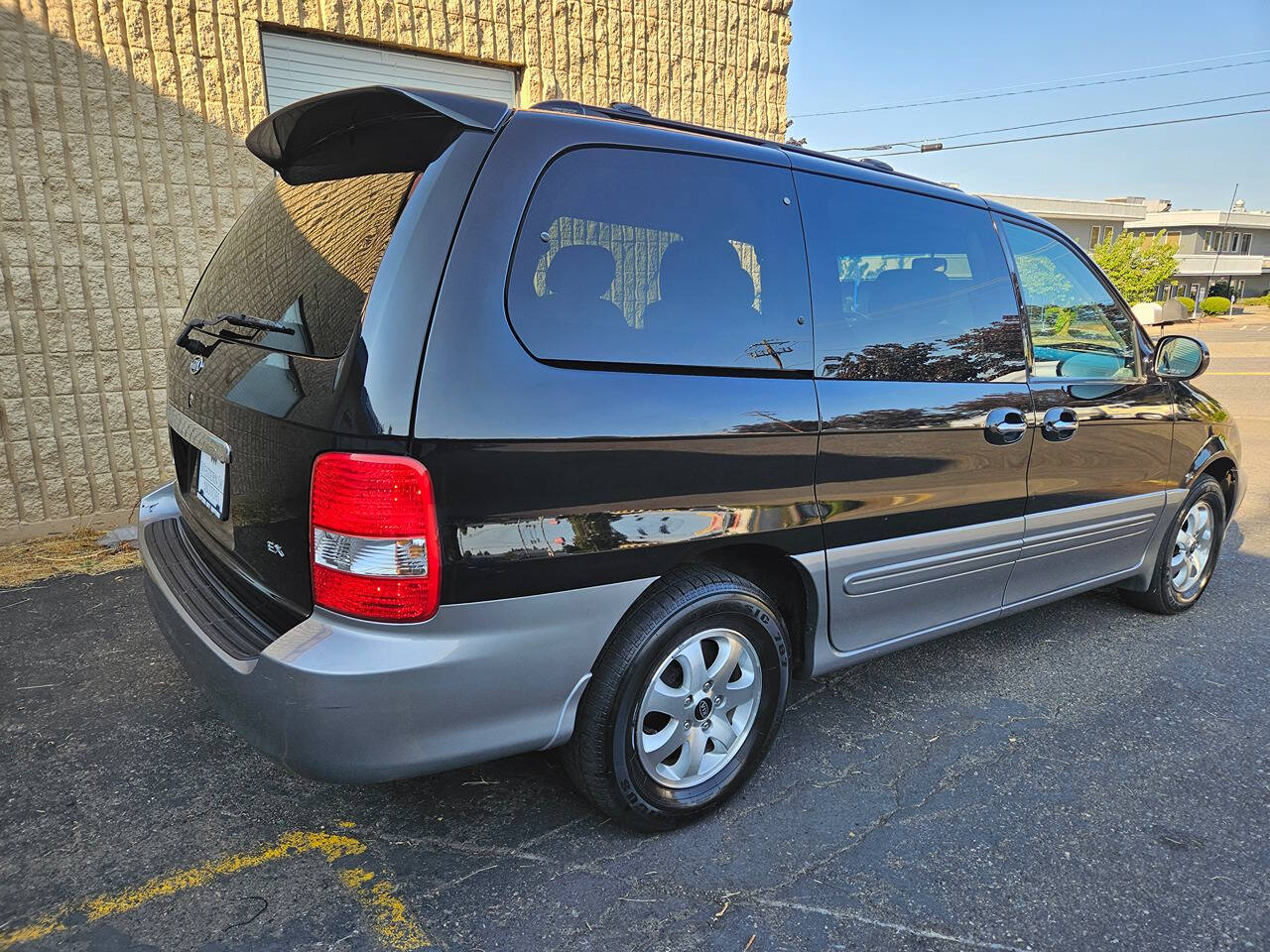 2005 Kia Sedona for sale at WESTERN SKY MOTORS in Portland, OR