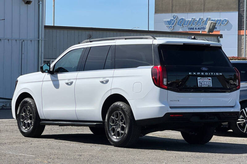 2025 Ford Expedition Active