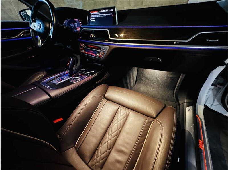 2020 BMW 7 Series 740i