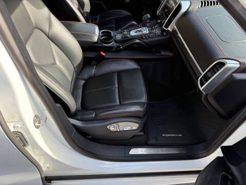 2017 Porsche Cayenne Turbo