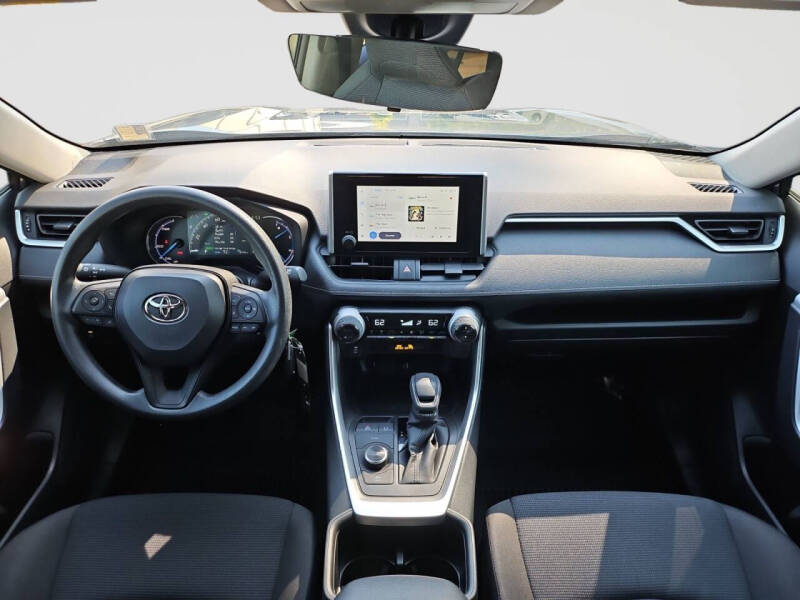 2025 Toyota RAV4 Hybrid LE