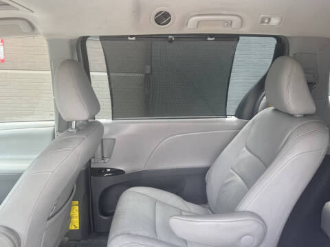 2015 Toyota Sienna XLE Premium 8-Passenger