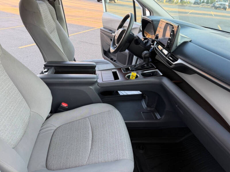2021 Toyota Sienna LE 8-Passenger