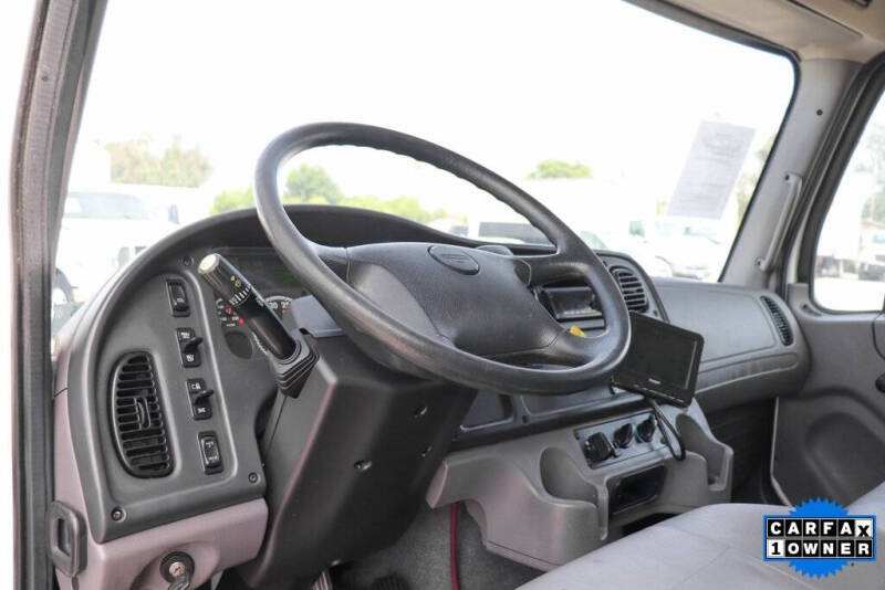 2018 Freightliner M2 106