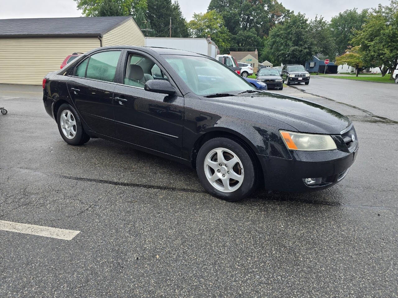 2006 Hyundai SONATA for sale at QUEENSGATE AUTO SALES in York, PA