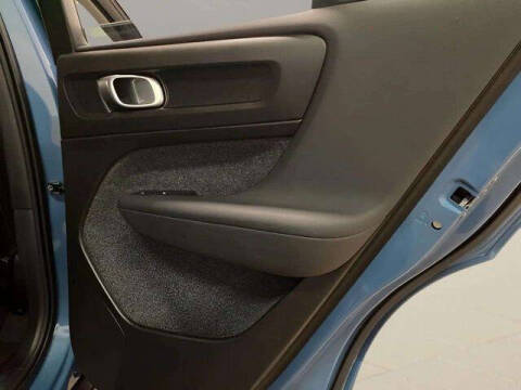 2025 Volvo XC40 B5 Plus Bright Theme