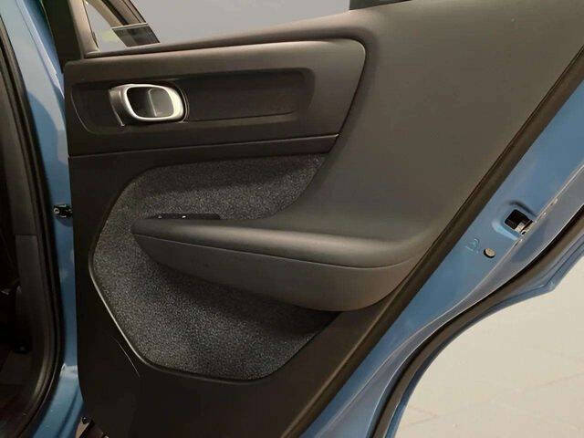 2025 Volvo XC40 B5 Plus Bright Theme