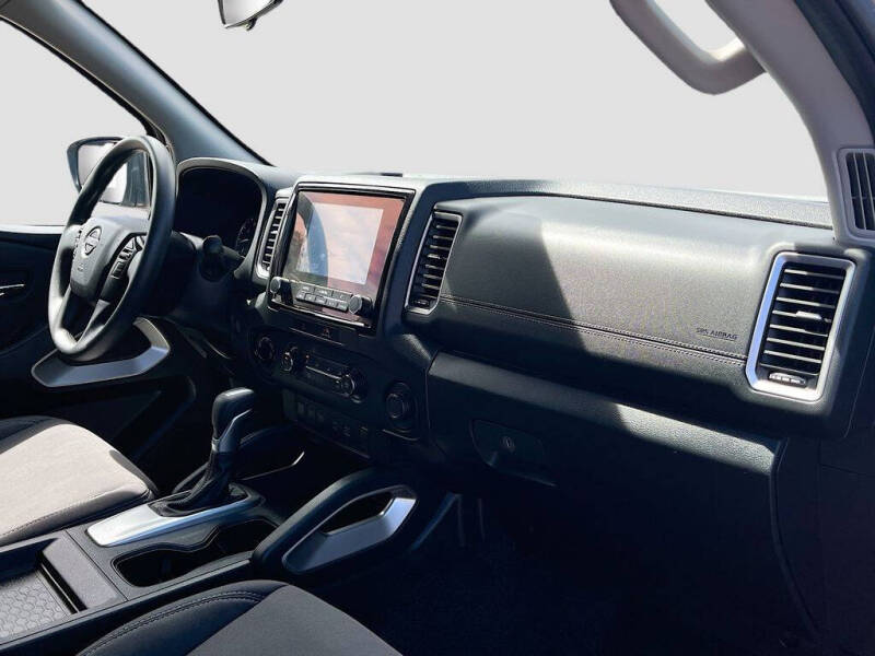 2022 Nissan Frontier SV