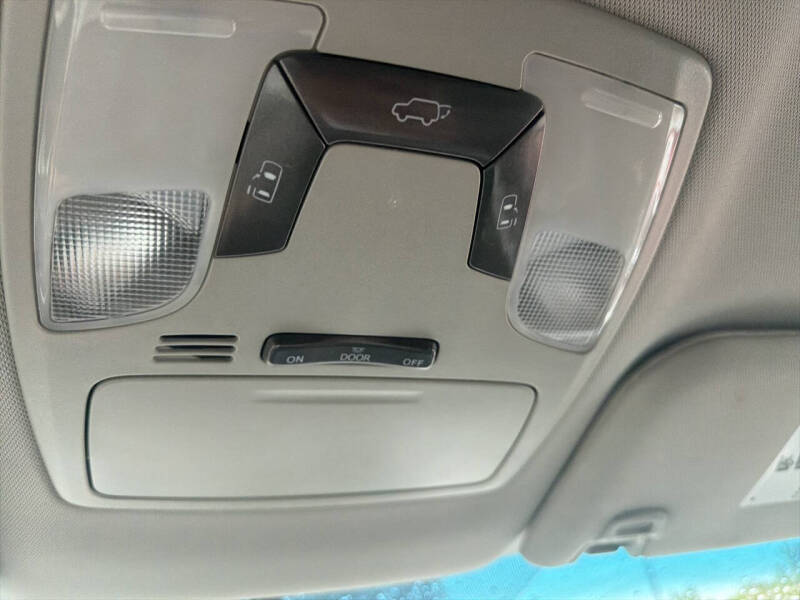 2017 Toyota Sienna SE Premium 8-Passenger